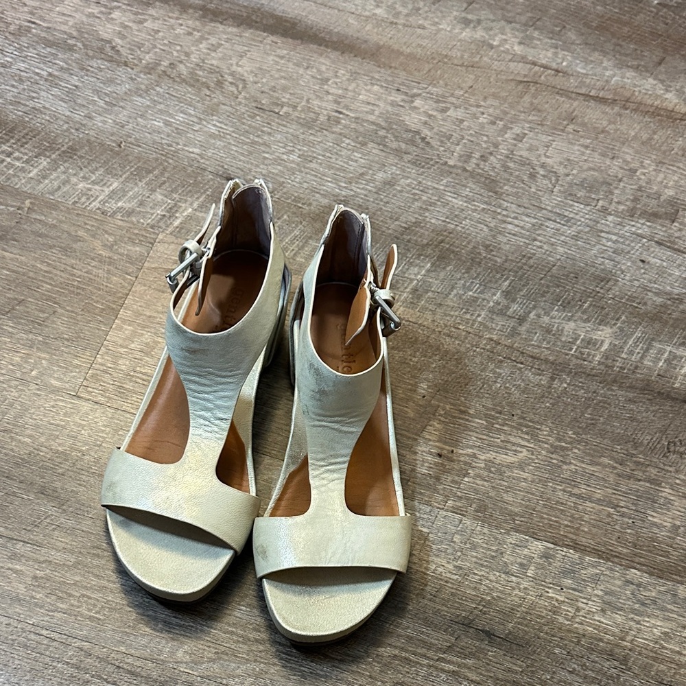 Kenneth Cole Leather sandals